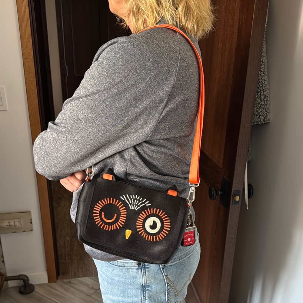 Harvey Black Owl Crossbody Bag - Picture 4 of 5